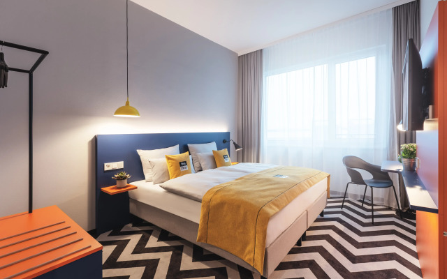 Holiday Inn - the niu, Form Stuttgart Feuerbach by IHG