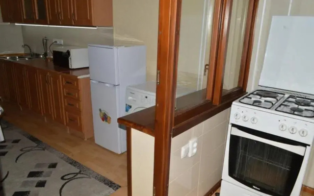 Apartment on Toktogula, 93