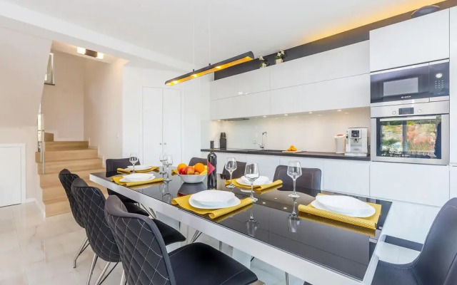 Beautiful Home in Malinska with Hot Tub, 3 Bedrooms & Sauna
