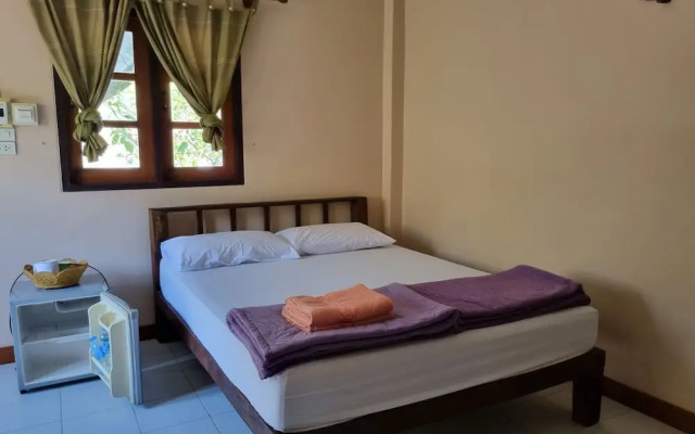 Sawasdee Sichang Resort