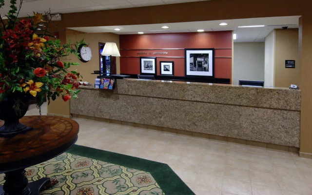 Hampton Inn & Suites Pensacola I-10 N at Univ. Town Plaza