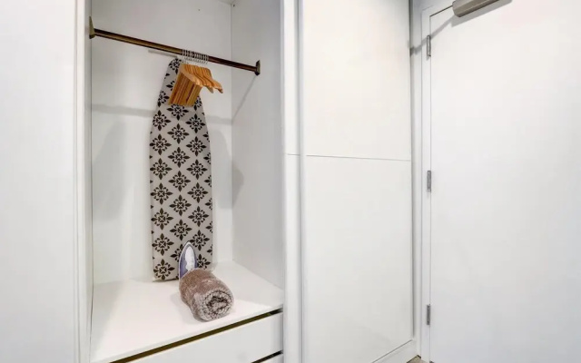 FRONTDESK Mikros on Ashbury Micro Apts Cleveland