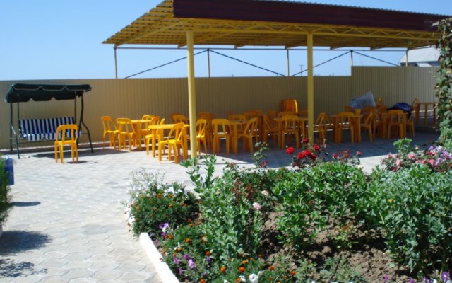 Domik U Dedushki Guest House