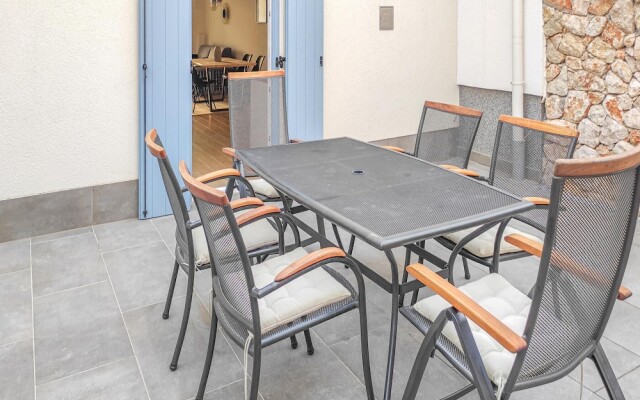 Beautiful Apartment in Cres With Wifi and 1 Bedrooms