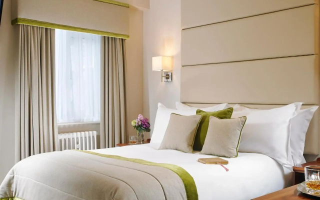 Buswells Hotel