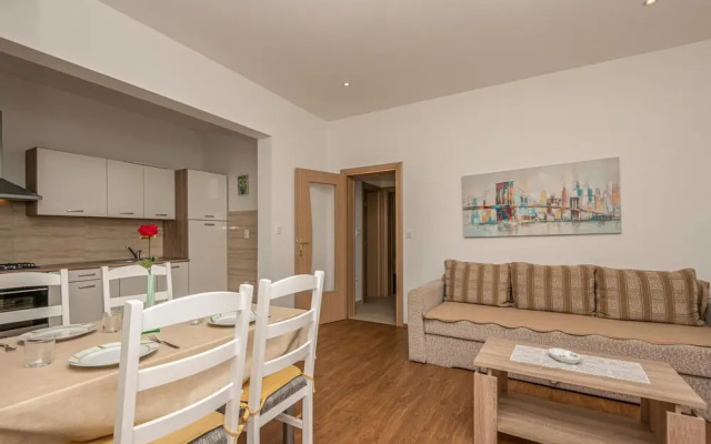 Nice Apartment in Makarska With 1 Bedrooms and Wifi