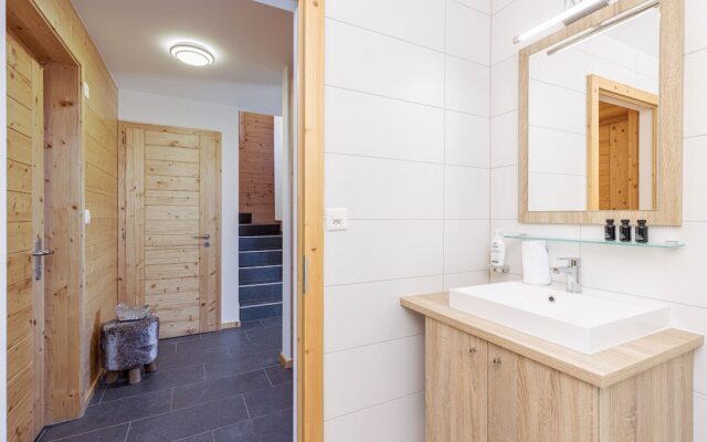 Chalet Le Cerf - NEW Build, Stylish Stay