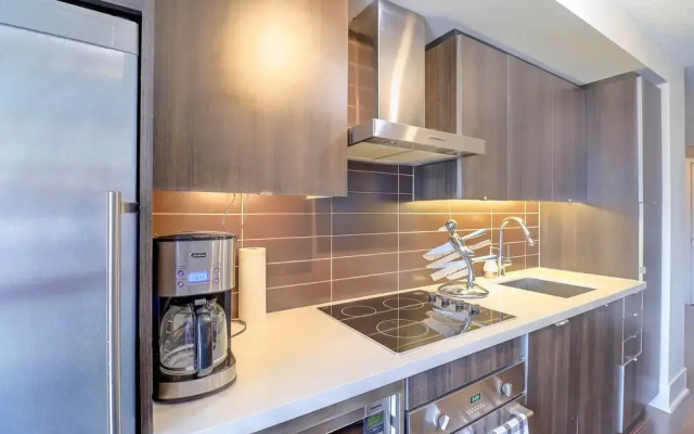 PlanURstay  - 300 Front Street West
