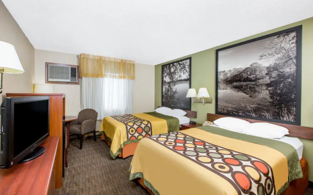 Super 8 by Wyndham Fairmont