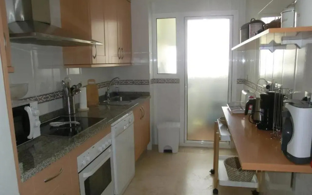 2197-Superb 2bedrooms in residence with pool!