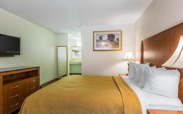 Quality Inn & Suites Bakersfield