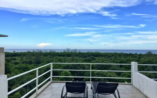 Yellow Submarine Sea View