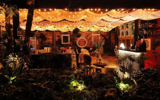 Hotel Chateau Physique