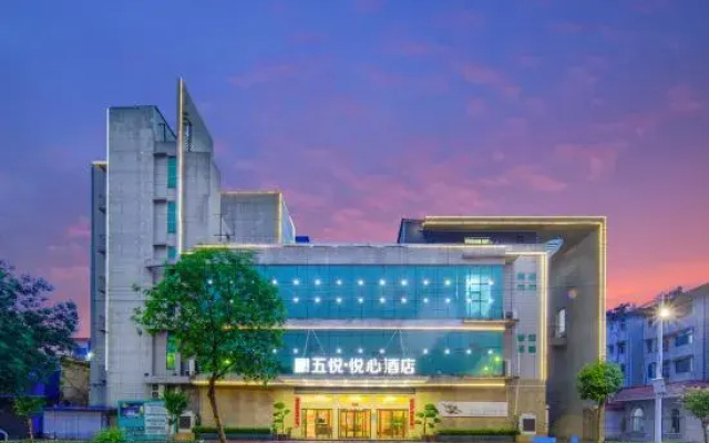 Wogo Hotel (Huangchuan Bus Station)