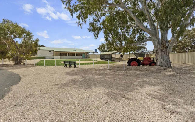 Costello Hotels - Moonta Bay Cabins