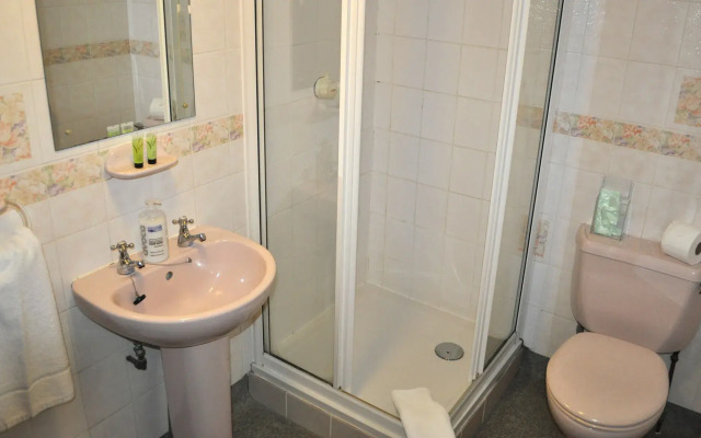 Little Foxes Hotel & Gatwick Airport Parking