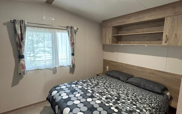 Caravansleeps4-beachfront-garden-patio