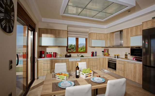 Cretan Vineyard Hill Villa Private Pool, Panoramic View, Beautiful Vineyard