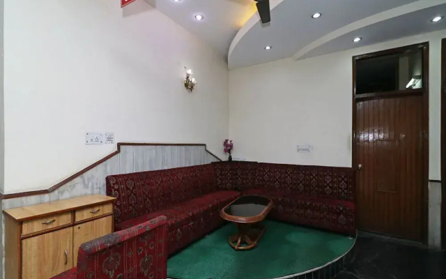 OYO 12419 Hotel Silver Shine