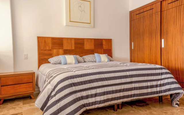 Exclusive 5th Ave Apt with Private Pool