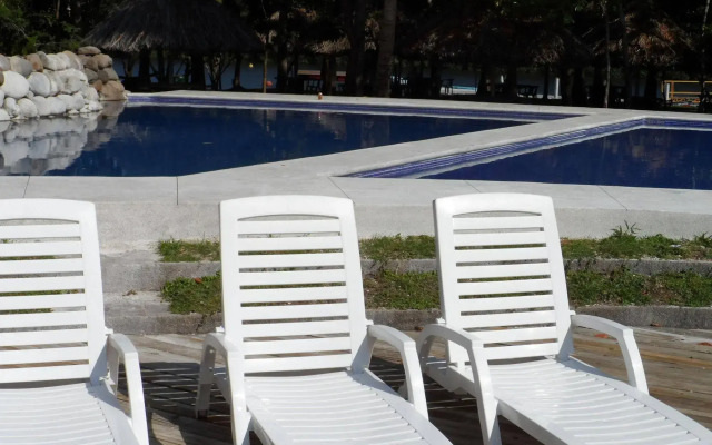 Puerto Barillas Marina & Lodge