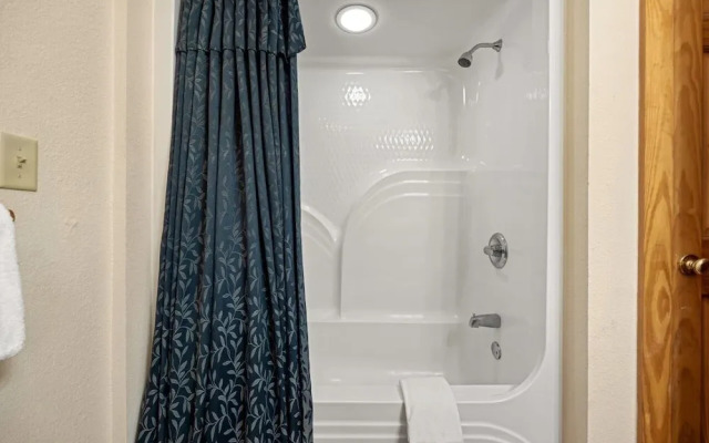 Poplar Point Condo Unit 12E - Three Bedroom Condo