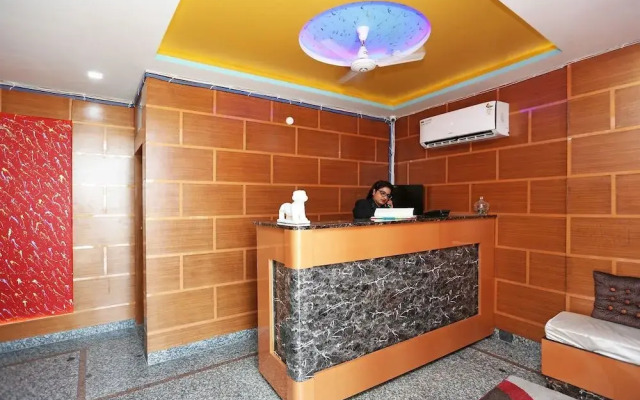 OYO Flagship 19894 Hotel Ayan Guest House