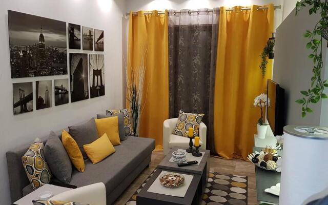 'Golden Aurora' Apartment With Elegant Style