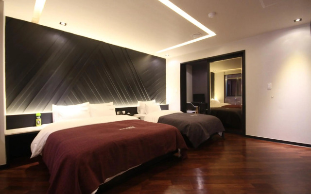 2 Heaven Hotel