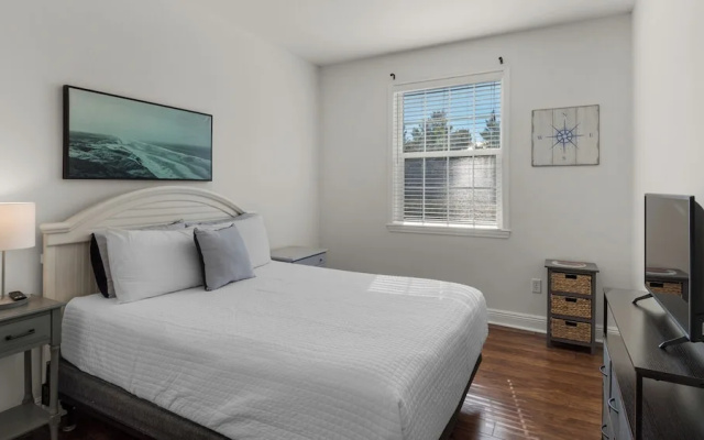 Pool, Fitness Center & Central Location