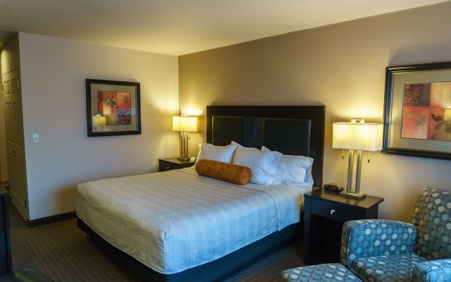 Monarch Hotel & Conference Center