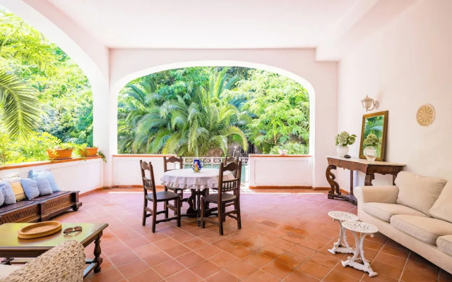 Villa Villari Terrace and Patio by Napoliapartments