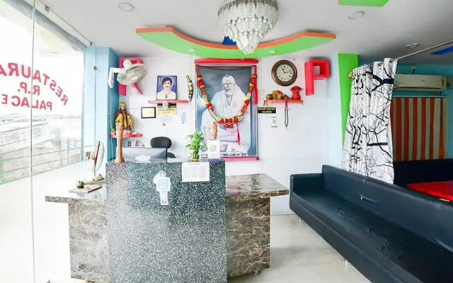 OYO 14993 Rp Palace