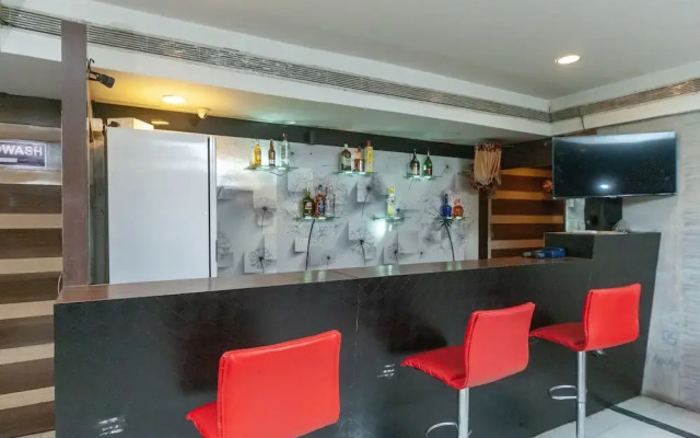 OYO 10807 Hotel Auro