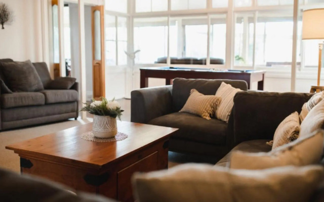 Sussex House Caravan Park