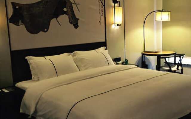 Golden Hotel