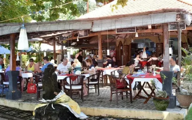 Amed Cafe & Hotel Kebun Wayan