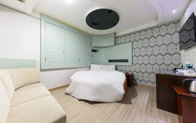 Bongaya Hotel