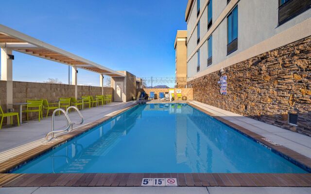 Home2 Suites By Hilton Redding