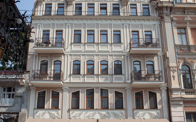 Palais Royal Hotel