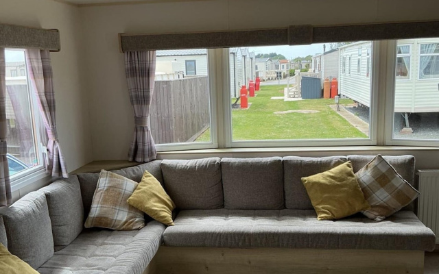 Familyfriendly-8berth-freeparkingspot-closetobeach