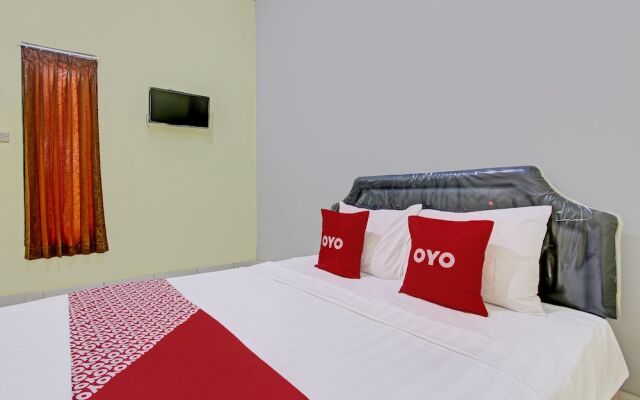 OYO 92521 Guest House Inayah Syariah