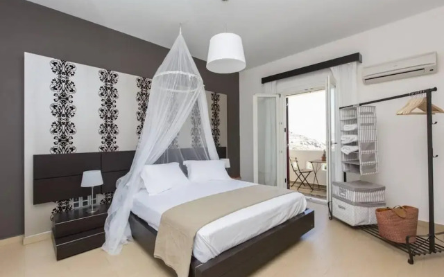 Beautiful 4-bed House With Private Pool in Naxos