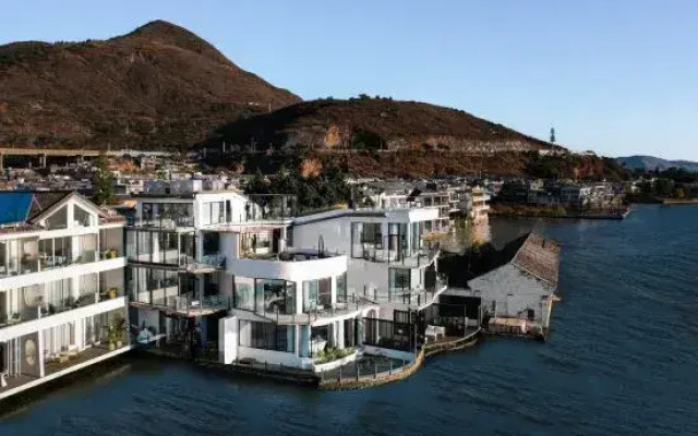 Shiyi Yunshang Sea View Homestay (Dali Shuanglang Erhai Branch)