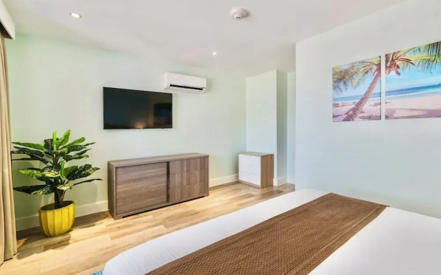 Las Islas Condominiums