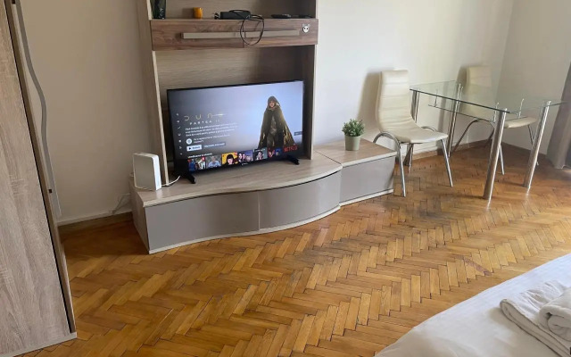 Studio Central Exer V