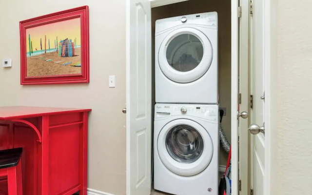 Cozy 2 Bedroom, Monthly Rates, Pets & Pool