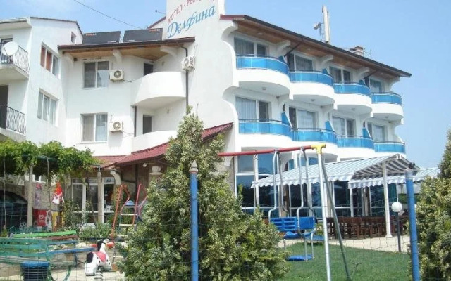 Dolphin Family Hotel
