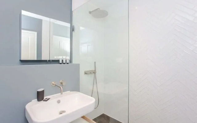 Modern & Spacious 1 Bedroom Apartment in London
