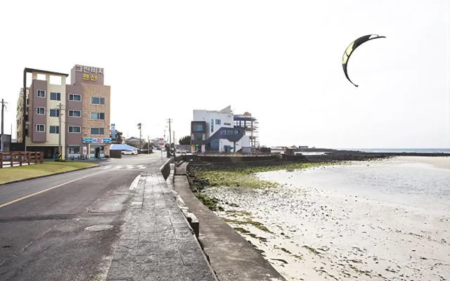 Jejugreen Beach Pension